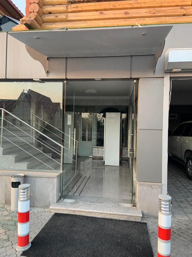 Tnak Hotel Jerevan Exteriör bild