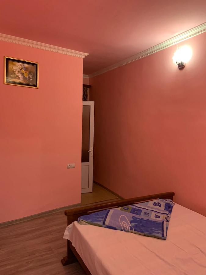 Tnak Hotel Jerevan Exteriör bild