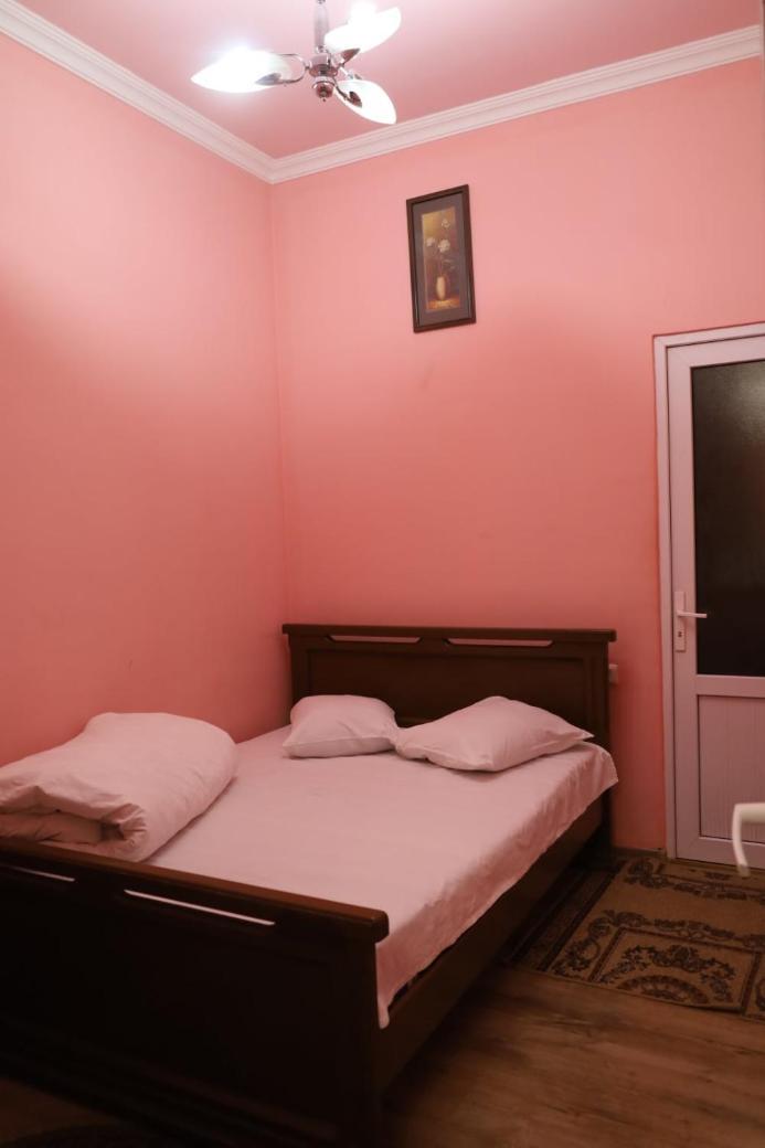 Tnak Hotel Jerevan Exteriör bild