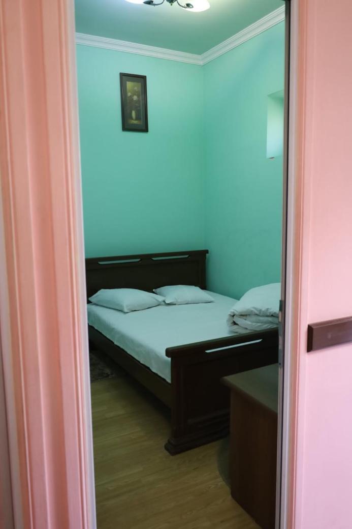 Tnak Hotel Jerevan Exteriör bild