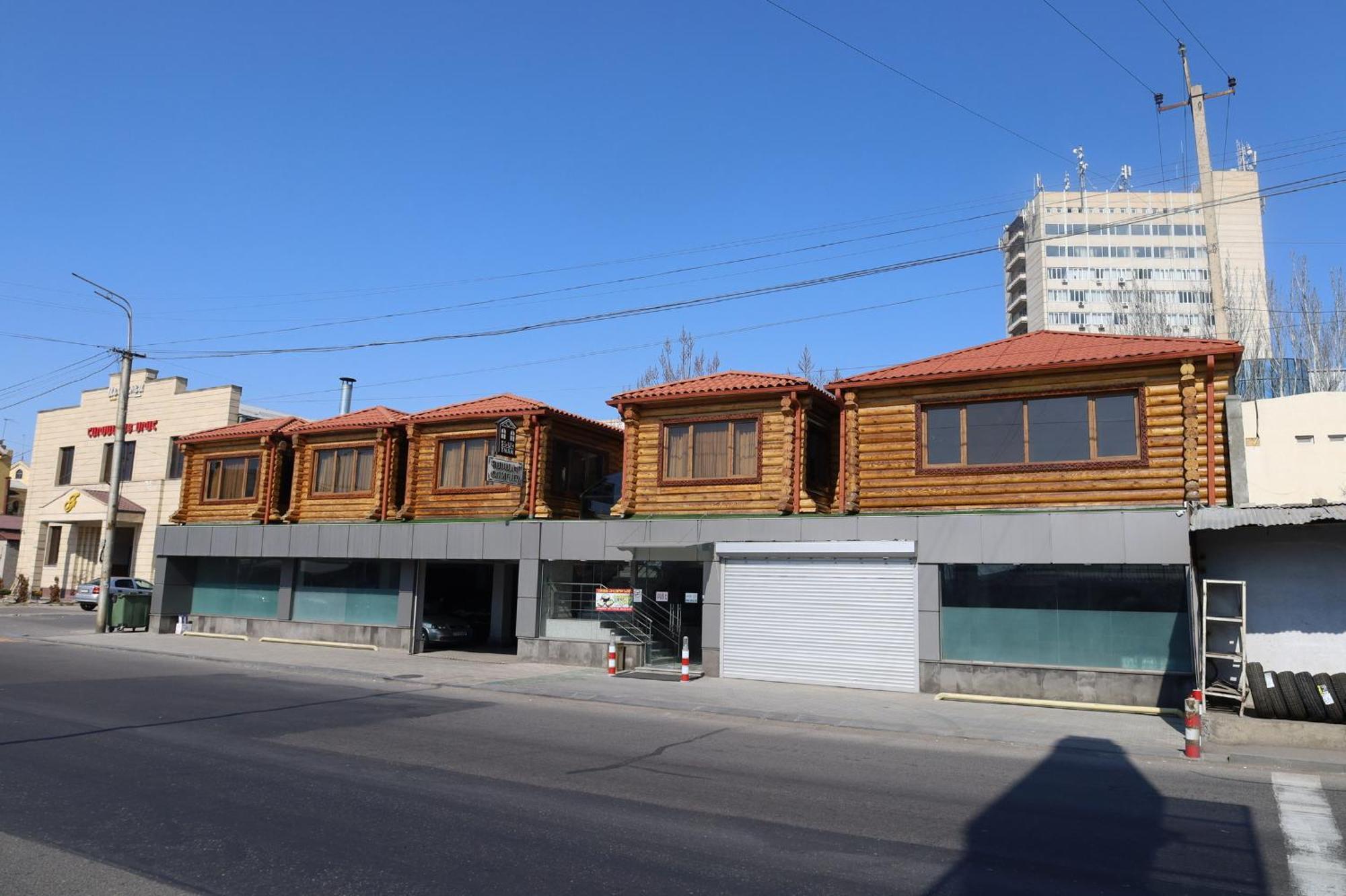 Tnak Hotel Jerevan Exteriör bild